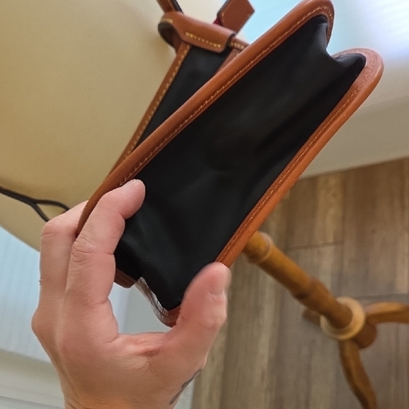 Dooney & Bourke Black and Tan Crossbody Bag - Picture 5 of 6